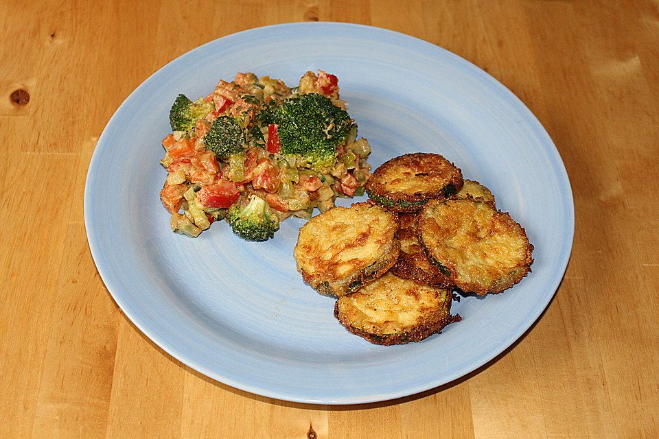 Panierte Zucchini und Gemüse-Kokos-Erdnuss-Pfanne