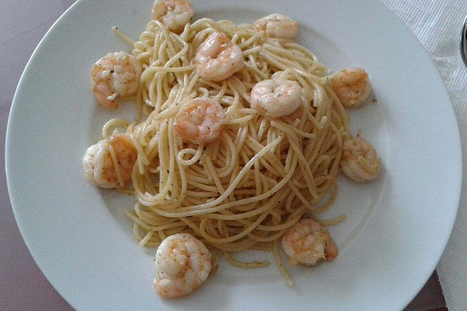 Spaghetti aglio e olio mit Garnelen