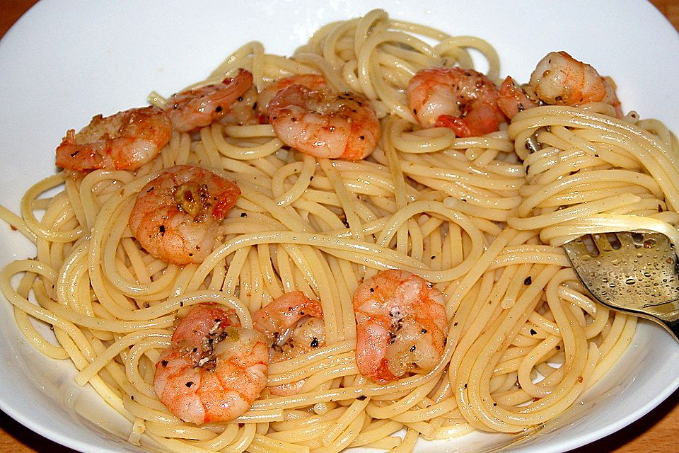 Spaghetti aglio e olio mit Garnelen