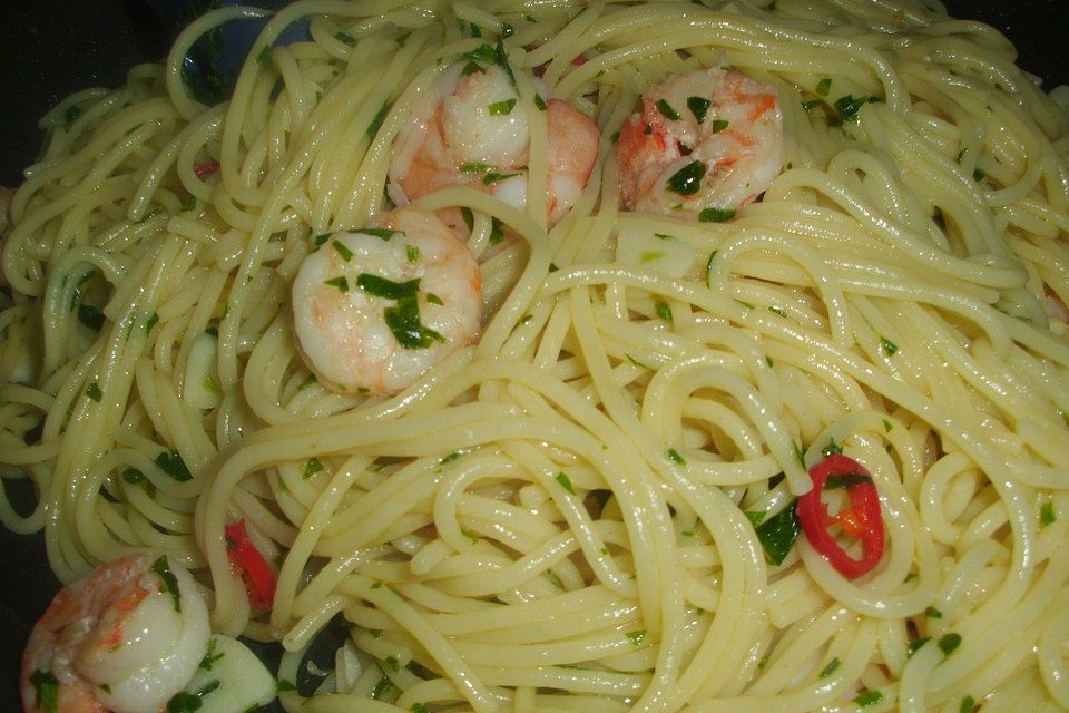 Spaghetti aglio e olio mit Garnelen