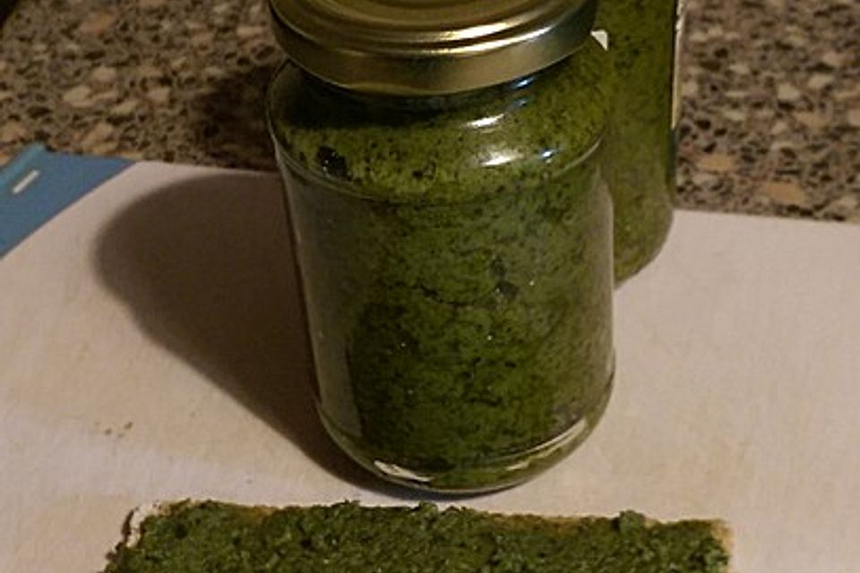 Perfektes grünes Pesto