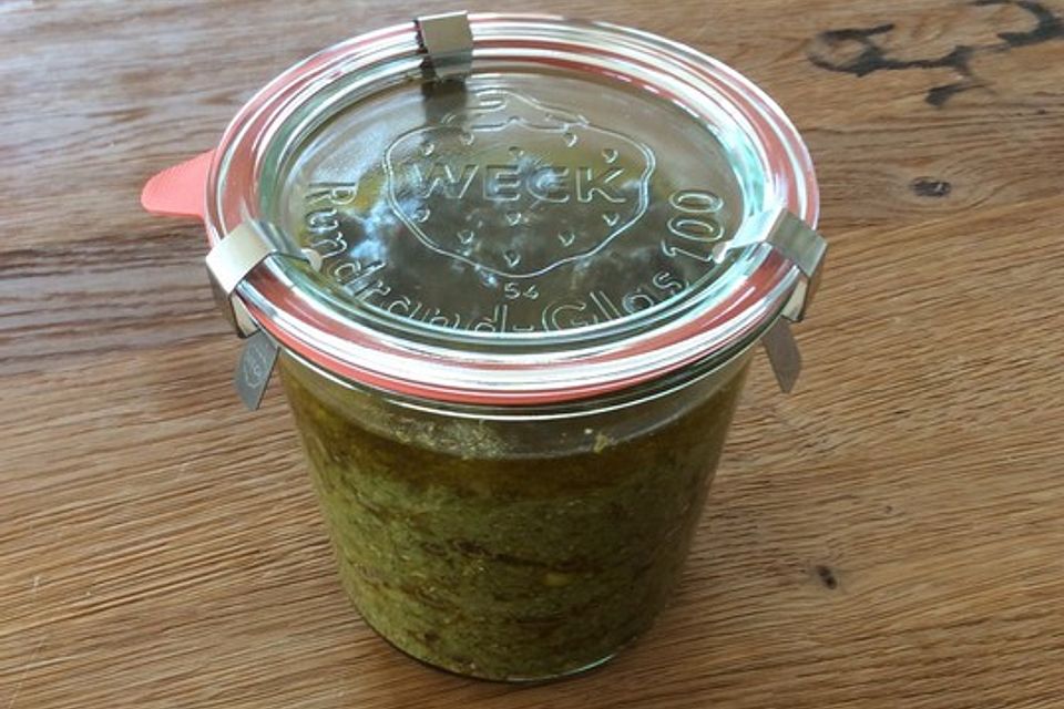 Perfektes grünes Pesto