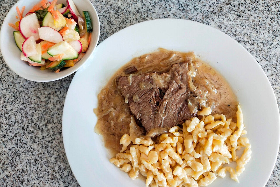 Rinderschmorbraten mit Zwiebeln