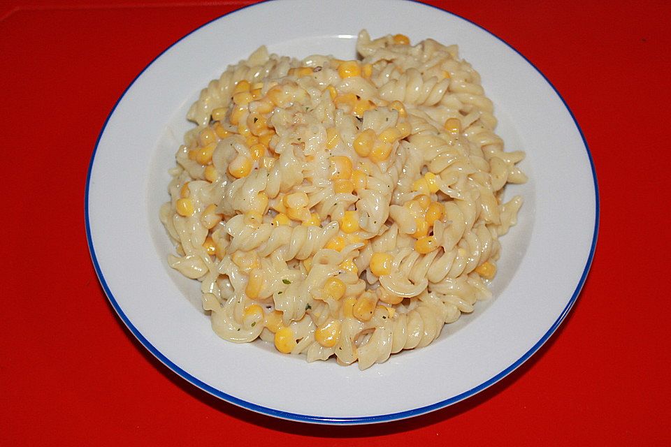 Fusilli mit Käse-Mais-Sauce