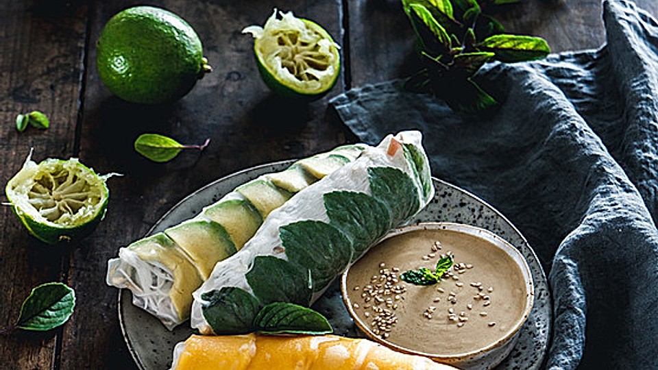 Dreierlei-Sommerrollen-mit-Wasabi-Tahin-Dip