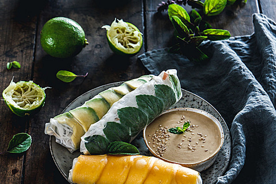 Dreierlei Sommerrollen mit Wasabi-Tahin-Dip