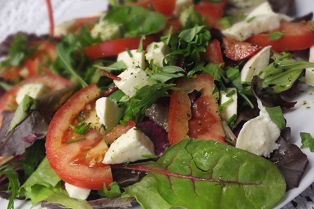 Blattsalat mit Tomate und Mozzarella von patty89| Chefkoch