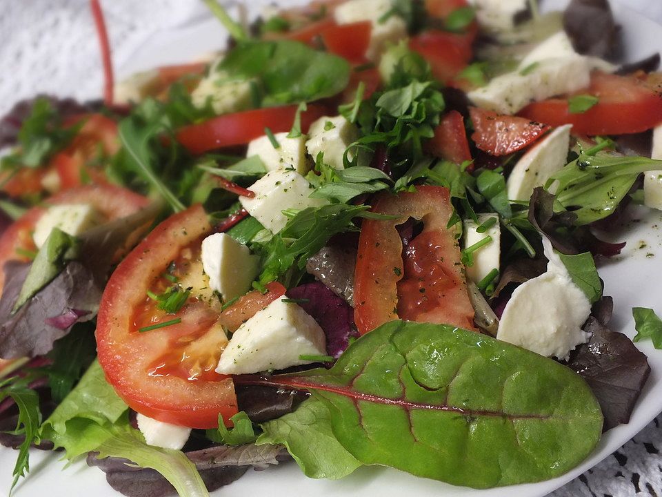 Blattsalat mit Tomate und Mozzarella von patty89| Chefkoch