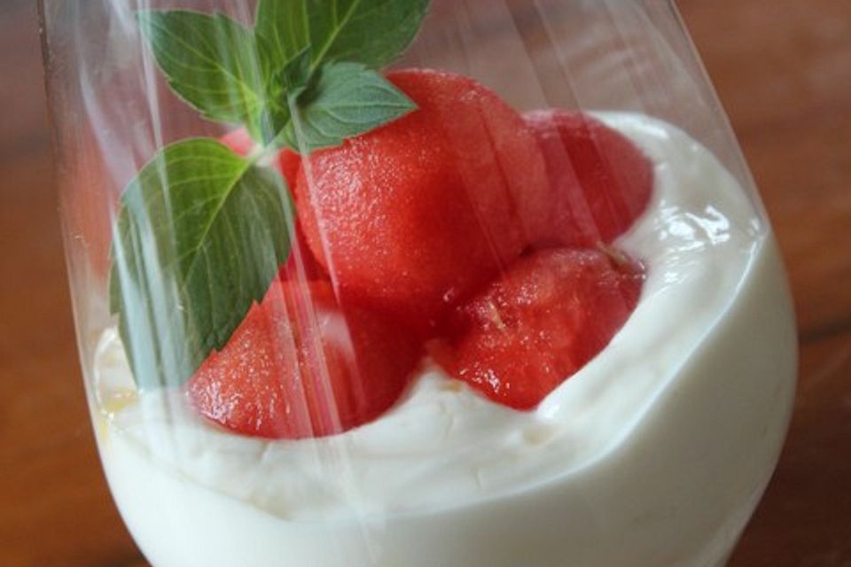 Wassermelone-Griechischer Joghurt-Honig-Dessert