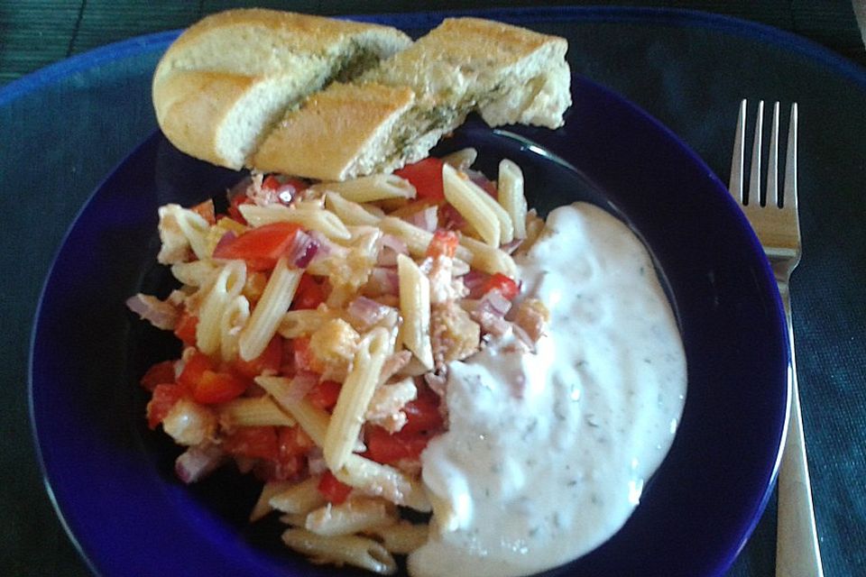 Thunfisch-Nudelsalat mit Joghurt-Kräuterdressing