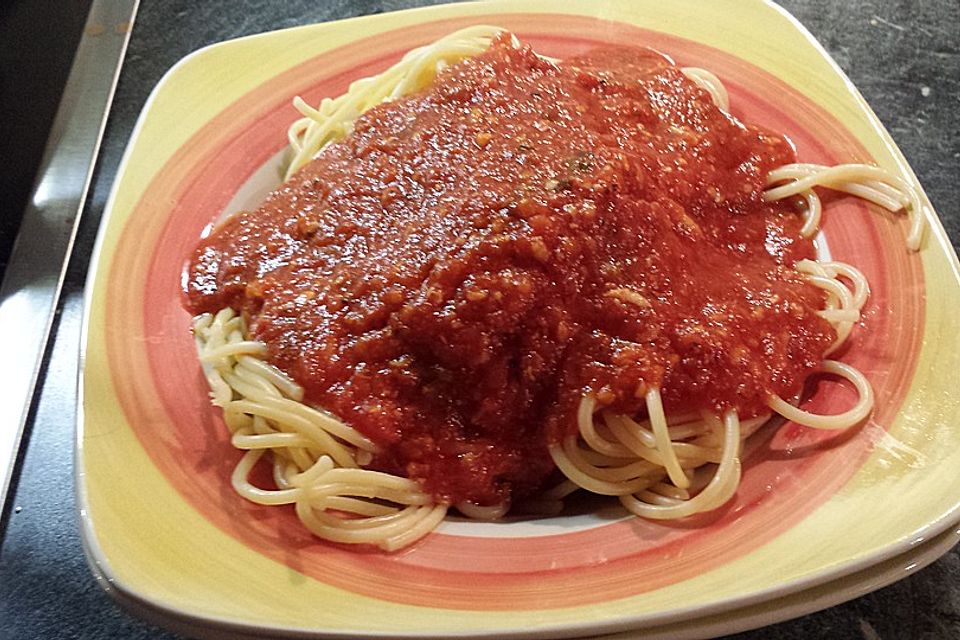 Spaghetti in Tomatensoße