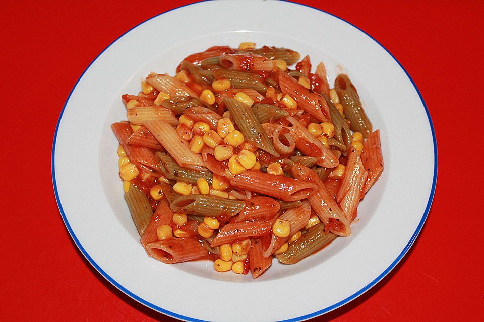 Penne mit Tomaten-Mais-Soße