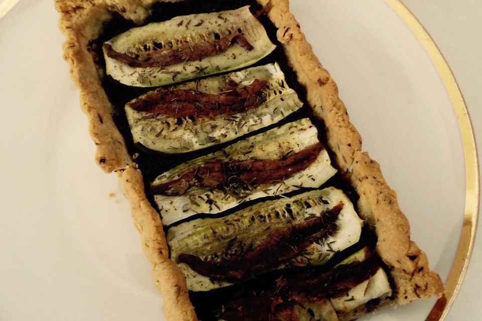 Tarte mit Zucchini und Tapenade