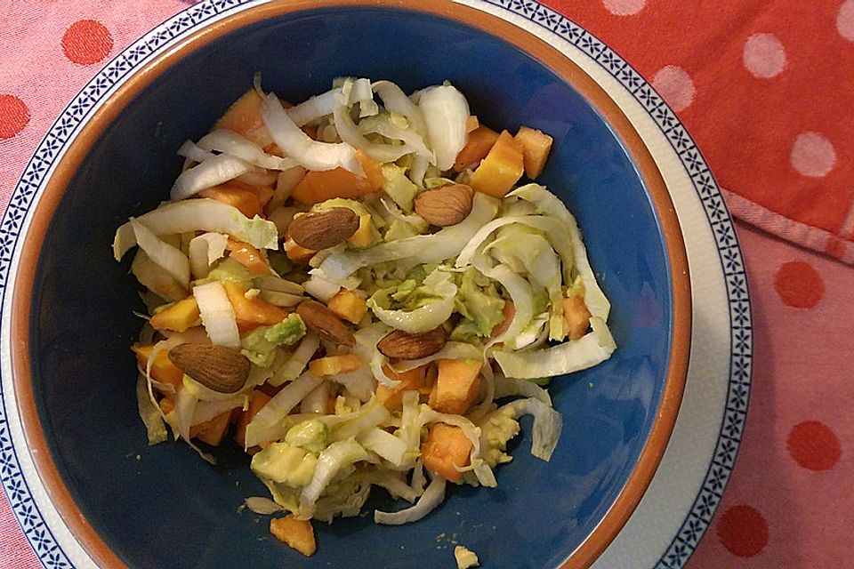 Sommerlicher Chicorée-Papaya-Salat