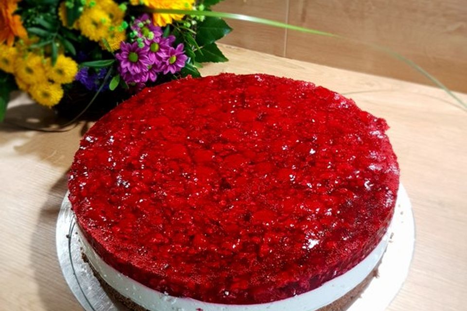 Erfrischende Sommertorte mit Himbeeren