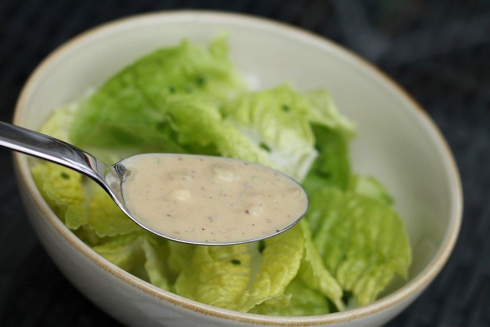 Cremige Salatsauce für Blattsalate