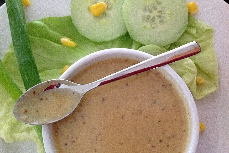 Cremige Salatsauce für Blattsalate