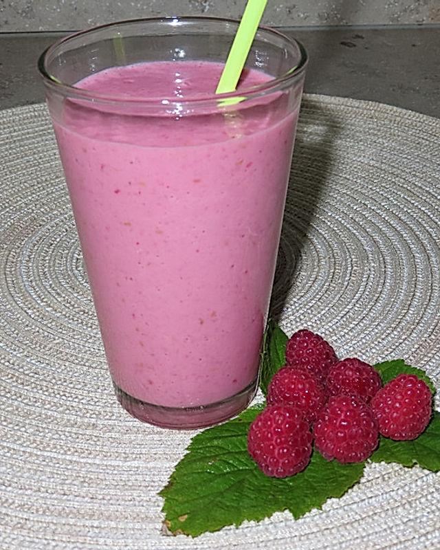 Charentais Melone-Himbeer-Bananen-Buttermilch-Smoothie