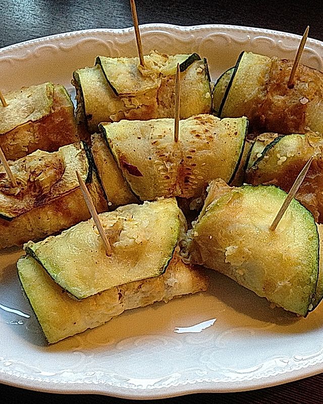 Zucchiniröllchen mit Couscous