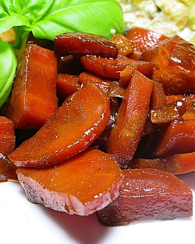 Süßlich-pikantes Karottengemüse mit Sojasauce und Ingwer