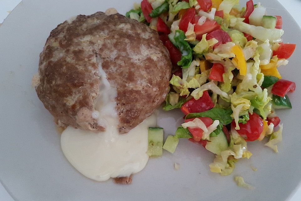 Camembert in Hackfleisch