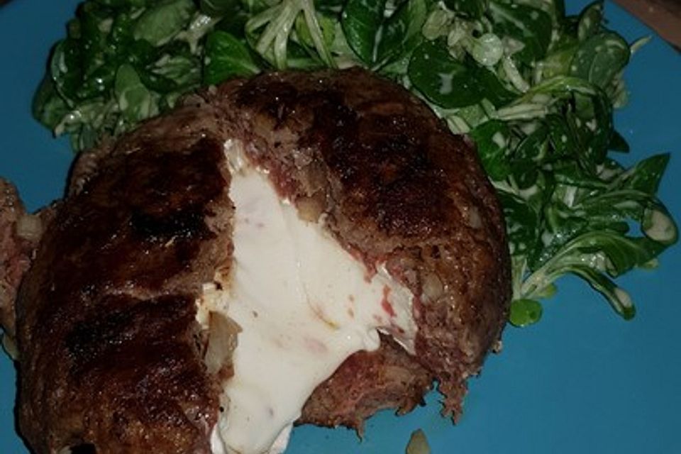 Camembert in Hackfleisch