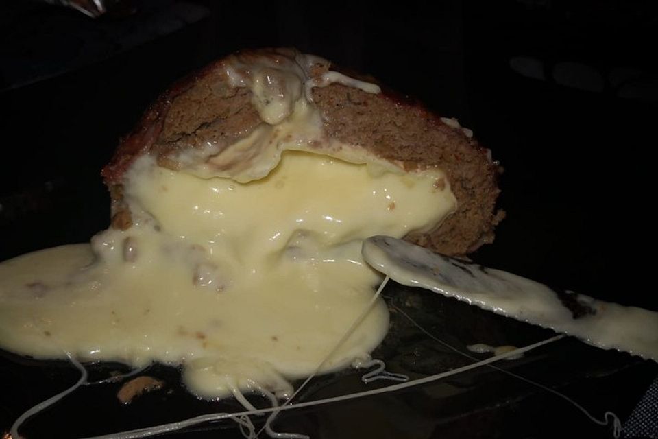 Camembert in Hackfleisch