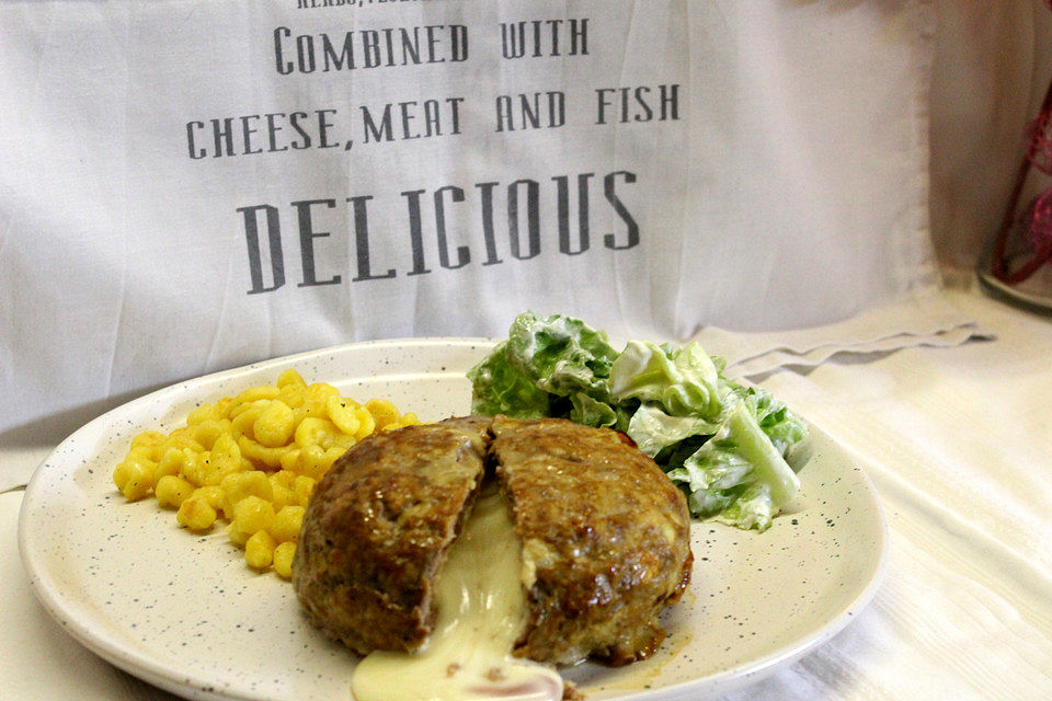 Camembert in Hackfleisch