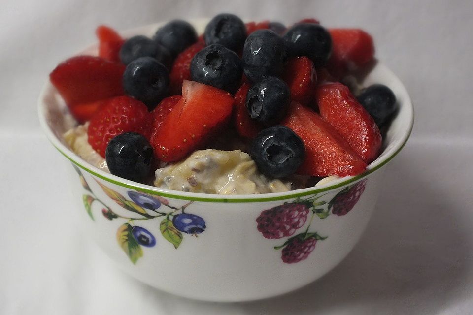 Kaltes Porridge mit Blaubeeren Kaltes Porridge mit Blaubeeren