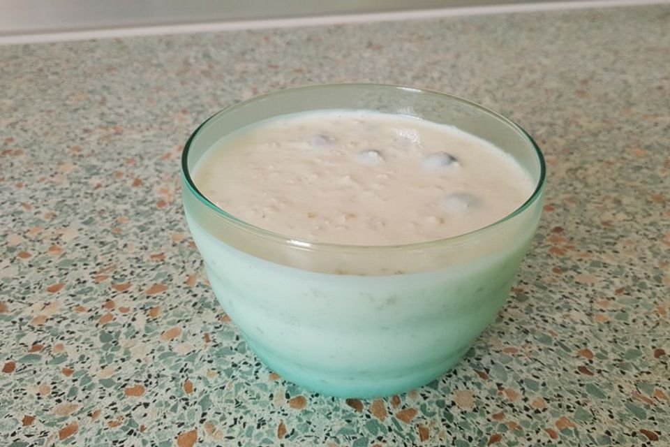 Kaltes Porridge mit Blaubeeren Kaltes Porridge mit Blaubeeren