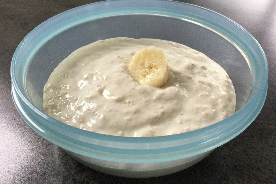 Kaltes Porridge mit Blaubeeren Kaltes Porridge mit Blaubeeren