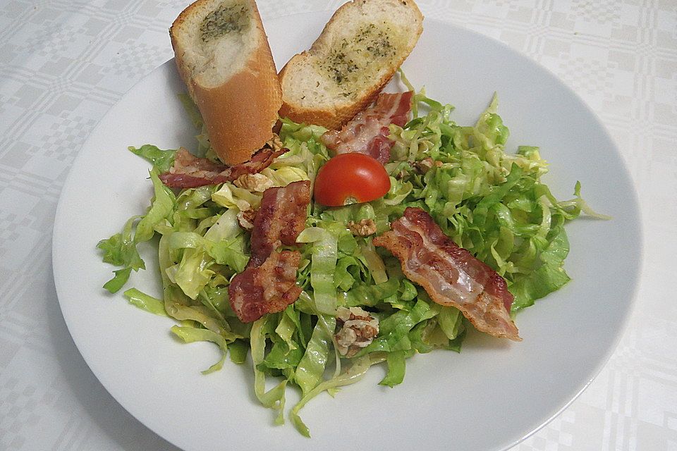 Endiviensalat mit gebratenem Bacon