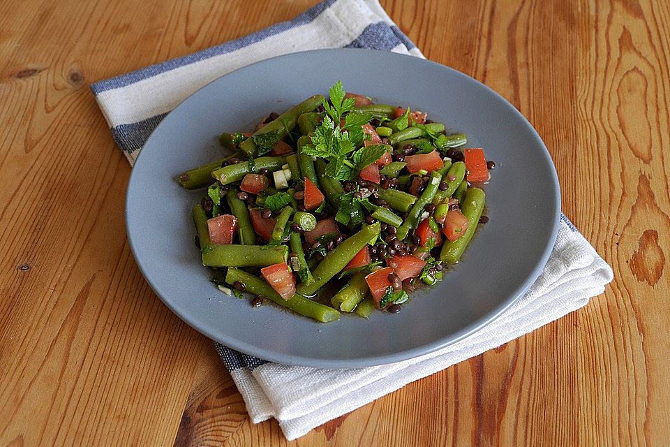 Bohnensalat mit Belugalinsen und Tomaten