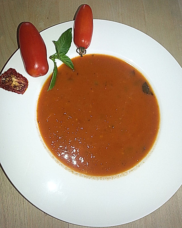 Tomatencremesuppe mit Ingwer und Rotwein