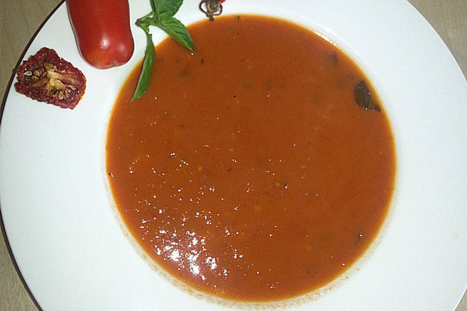 Tomatencremesuppe mit Ingwer und Rotwein