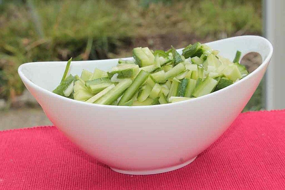 Zucchini-Gurken-Salat