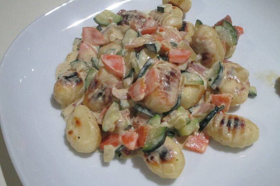 Gnocchi mit Schinken-Gemüsesauce