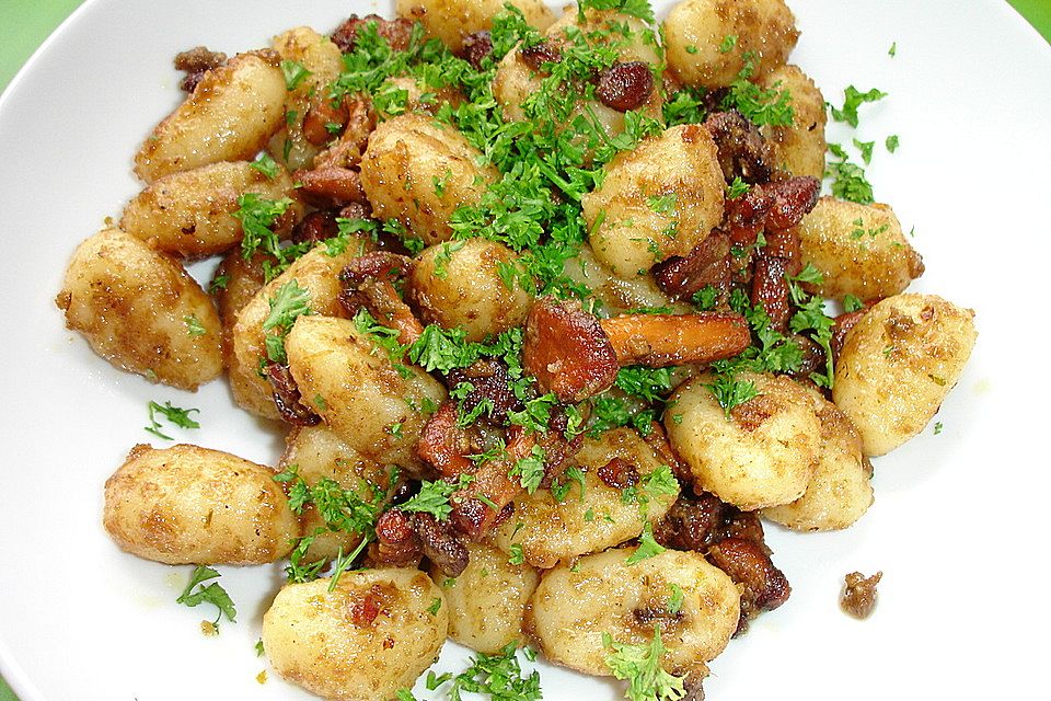 Gnocchi mit Pfifferlingen und Pesto