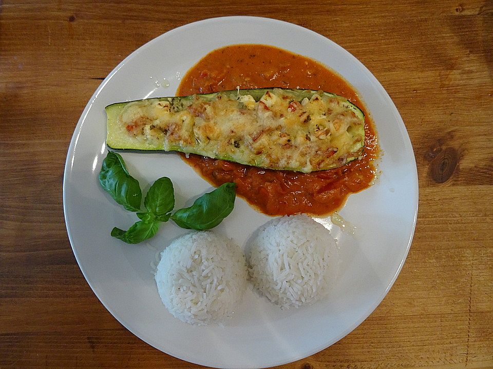 Gefüllte Zucchini mit Tomaten und Feta von Mareffen| Chefkoch