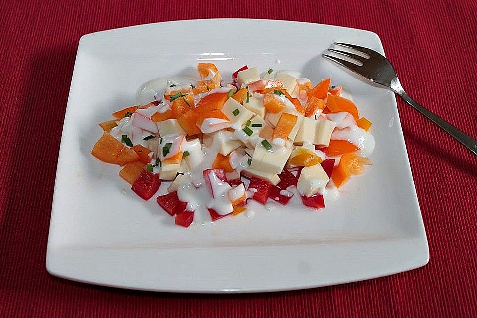 Mozzarella-Paprika-Salat mit Joghurtdressing