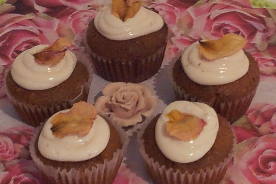 Rosen-Litschi-Cupcakes