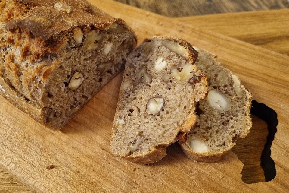 5 Minuten Dinkelbrot mit Nüssen