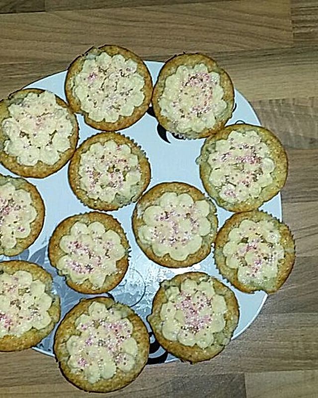 Rhabarber-Cupcakes mit Marzipancreme