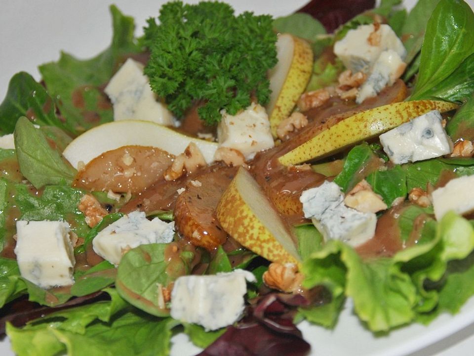 Saisonsalat mit Karamellbirnen und Roquefort von Sanela| Chefkoch
