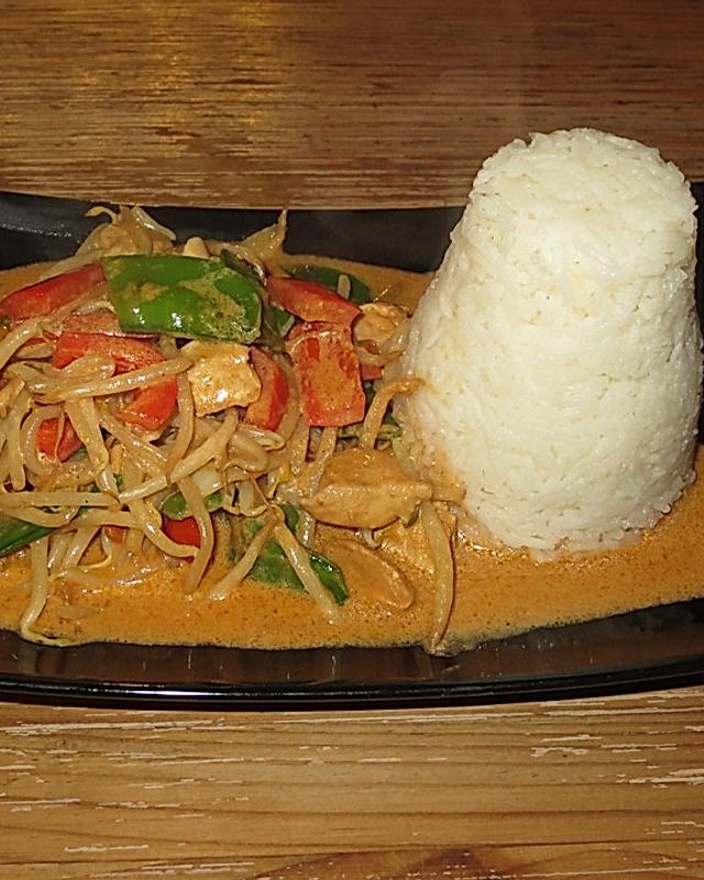 Leckeres Gemüse-Thaicurry mit Reis à la Trine