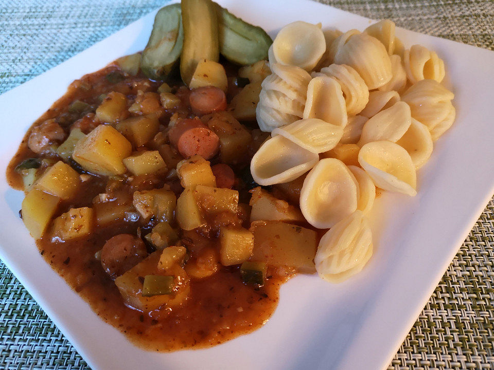 Kartoffelgulasch mit Wiener Würstchen von Nudili | Chefkoch