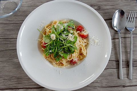 Tagliatelle in Weißwein Sahne mit Cocktailtomaten von Boritz| Chefkoch