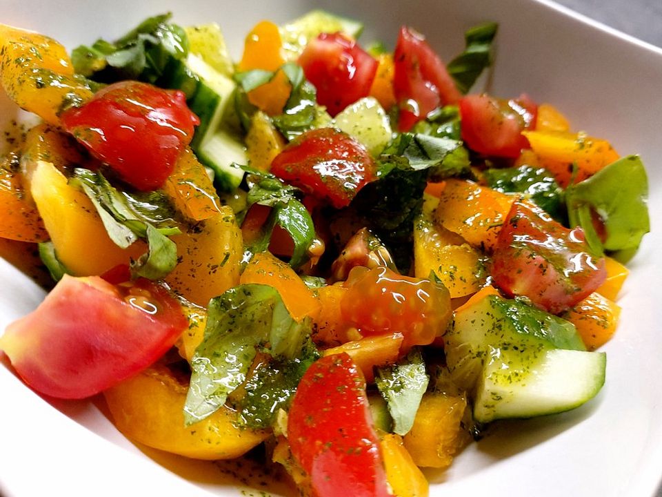 Bunter Salat mit würzigem Kräuterdressing von Gina3105| Chefkoch