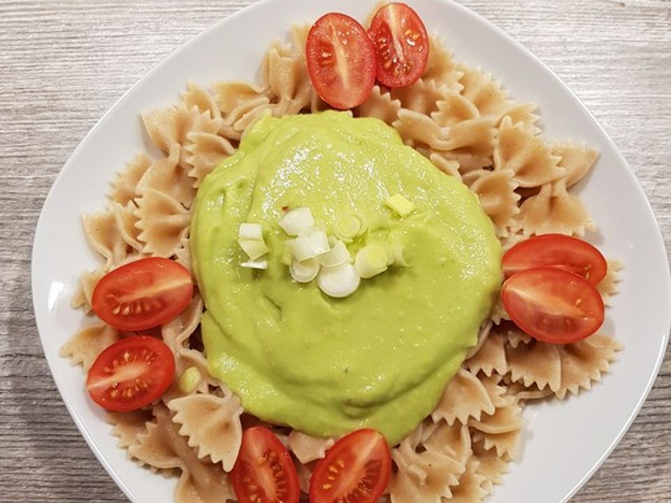 Pasta mit cremiger Avocadosauce von evelinesarah| Chefkoch