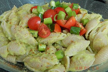 Pasta mit cremiger Avocadosauce von evelinesarah| Chefkoch